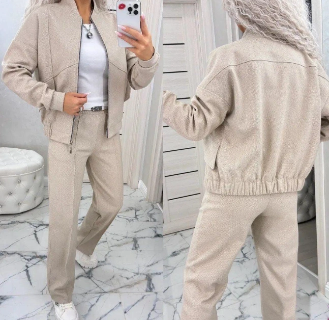 Костюм женский