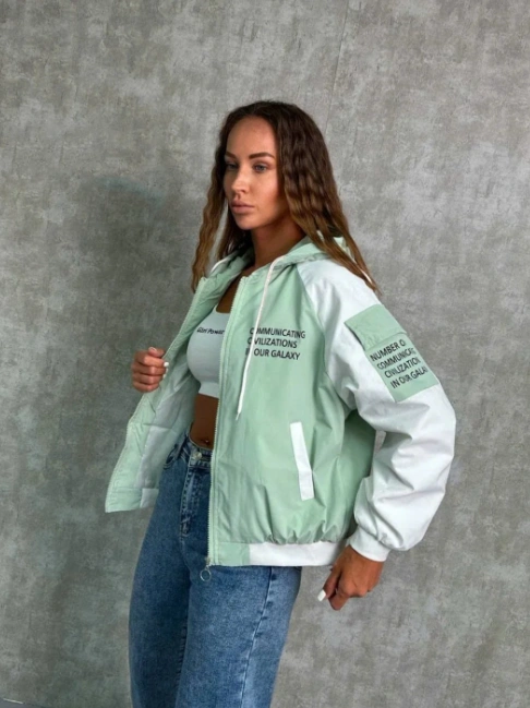 Ветровка женская