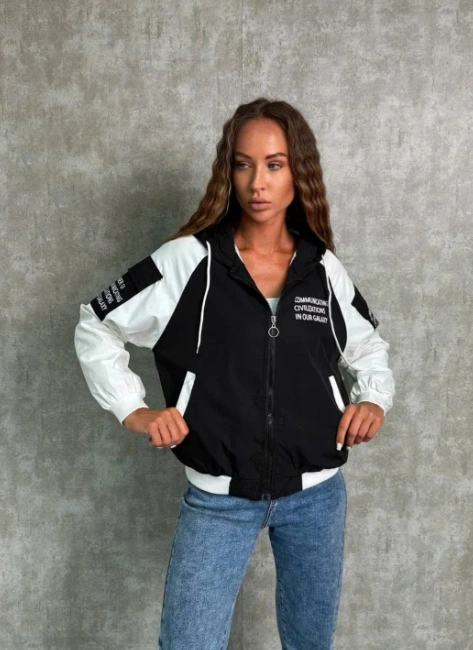 Ветровка женская