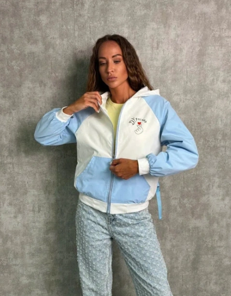 Ветровка женская