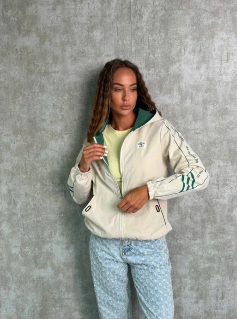 Ветровка женская