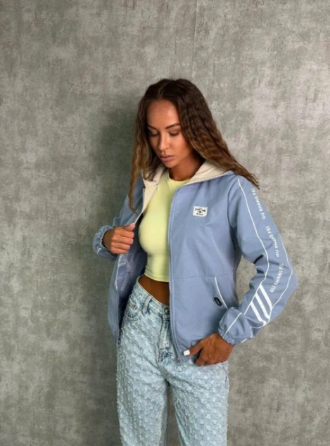 Ветровка женская