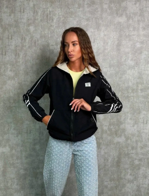 Ветровка женская